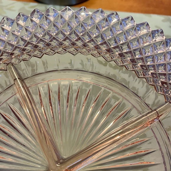 Vintage pink sectioned candy/Hors d’oeuvre dish - Picture 6 of 6